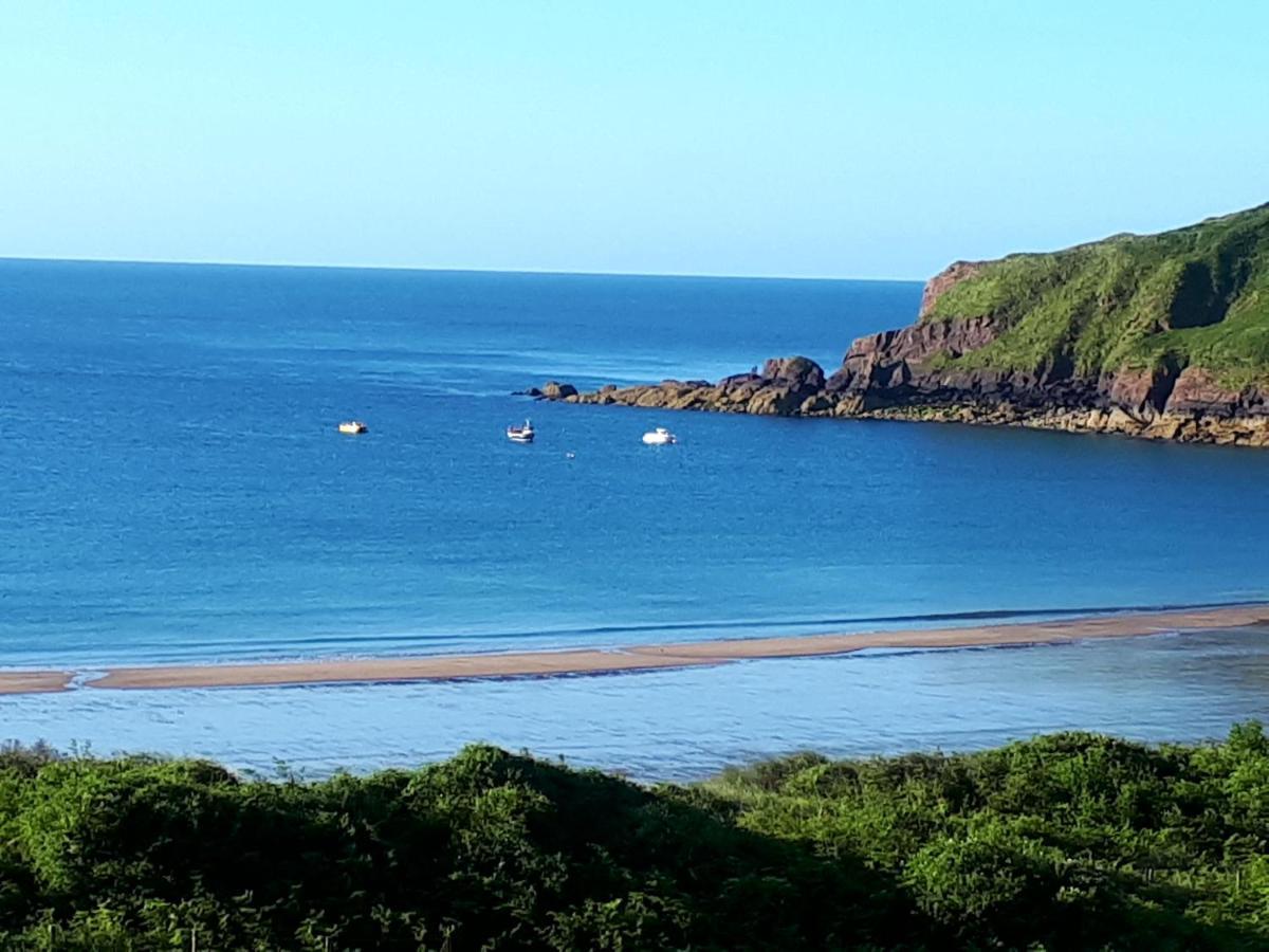 A Beach Holiday In Pembrokeshire Екстер'єр фото
